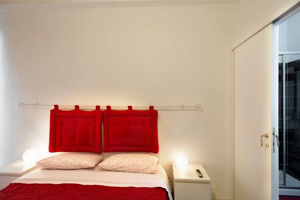 Interno 9 Hotel Roma Ngoại thất bức ảnh